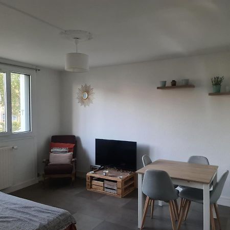 Private Room In A Shared Apartment II Бове Екстериор снимка