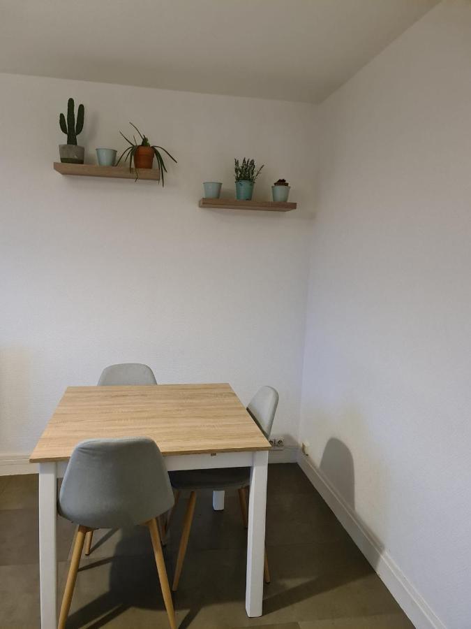 Private Room In A Shared Apartment II Бове Екстериор снимка